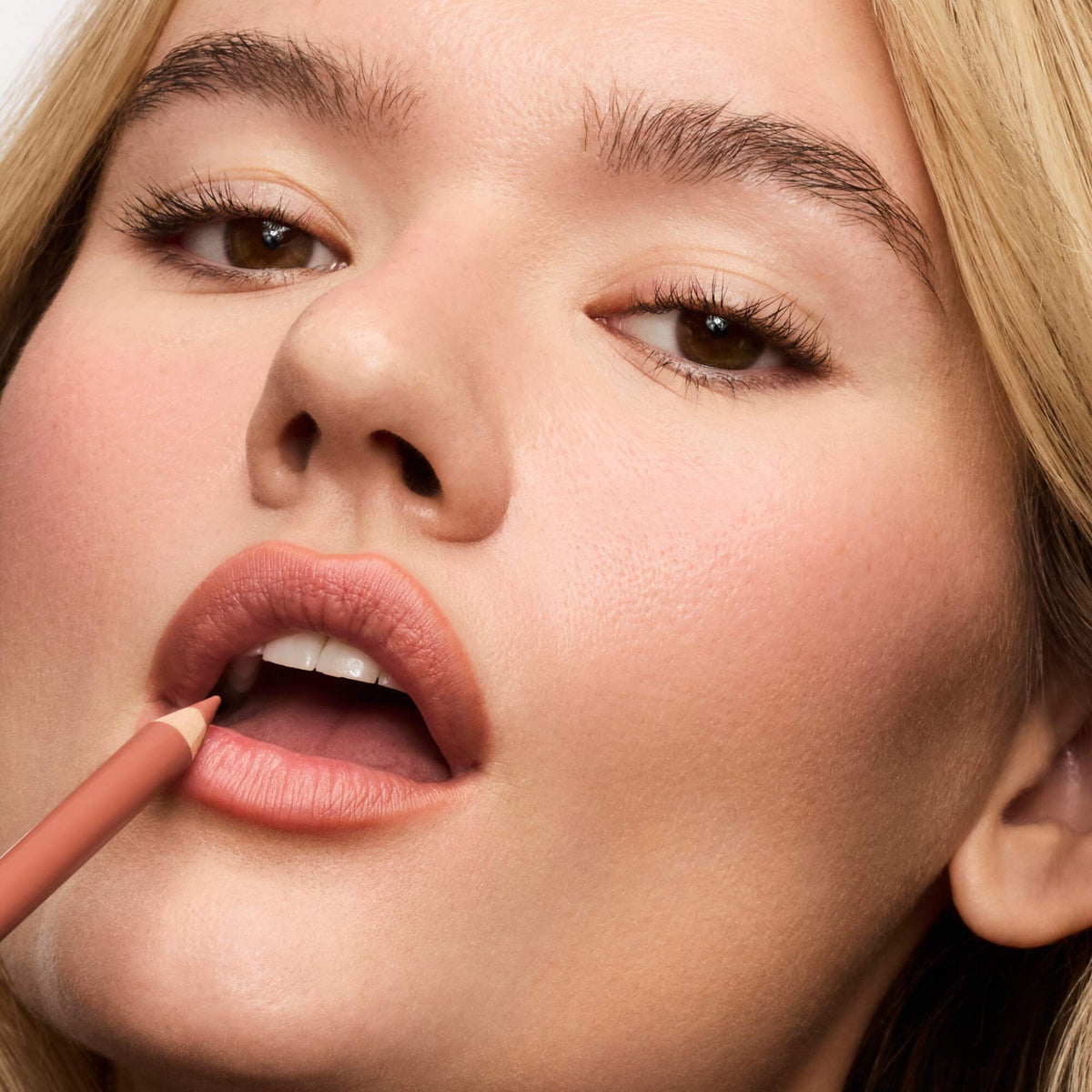 softline-lip-liner-latte-m7 SoftlineLipLiner_Latte_8.jpg